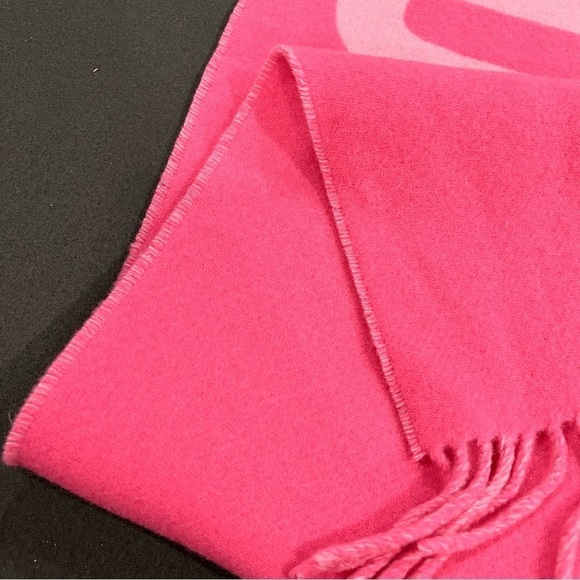 Jacquemus Pink Fringe Logo Scarf - Picture 7 of 14